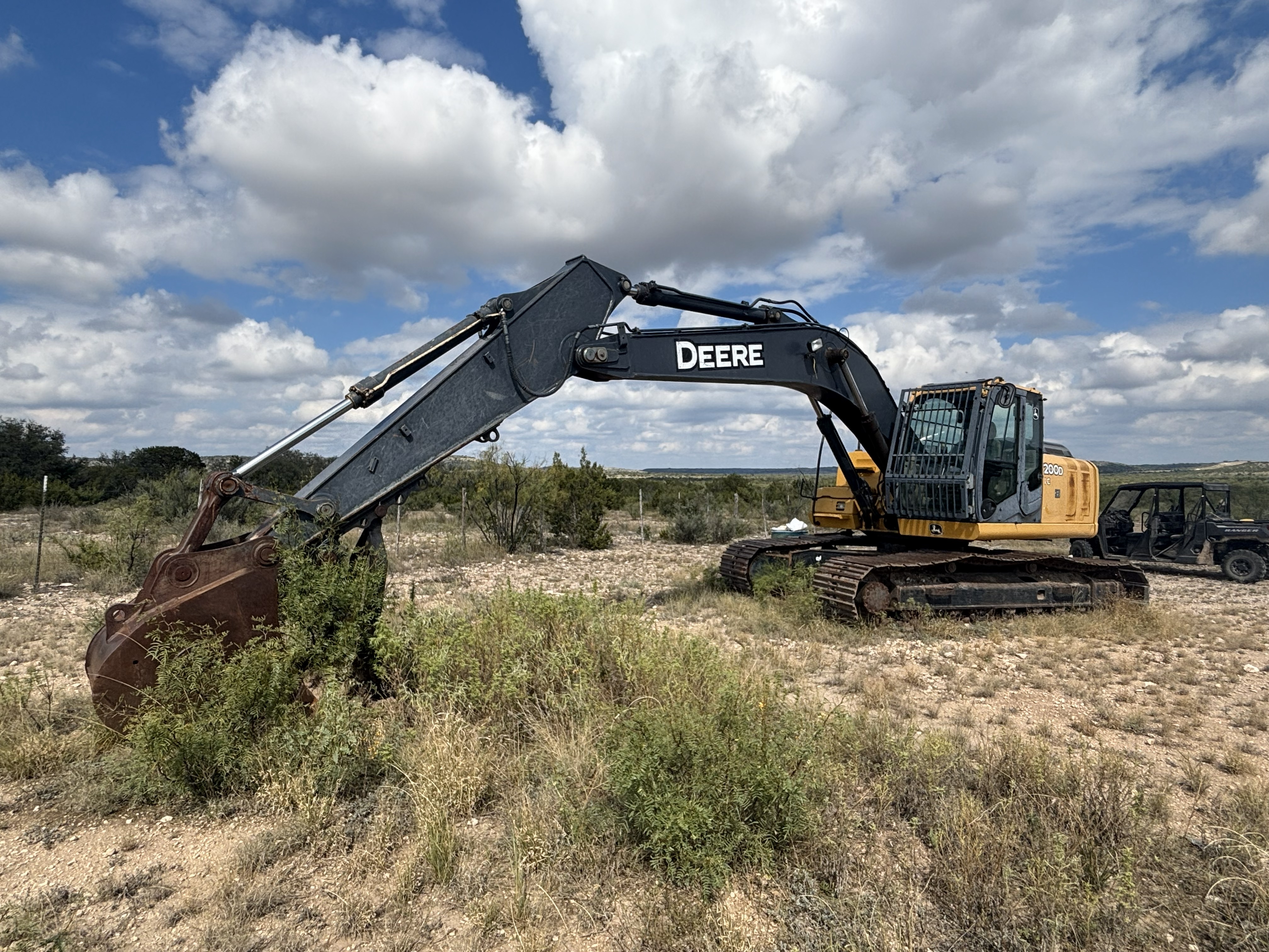 2011 John Deere 200D LC