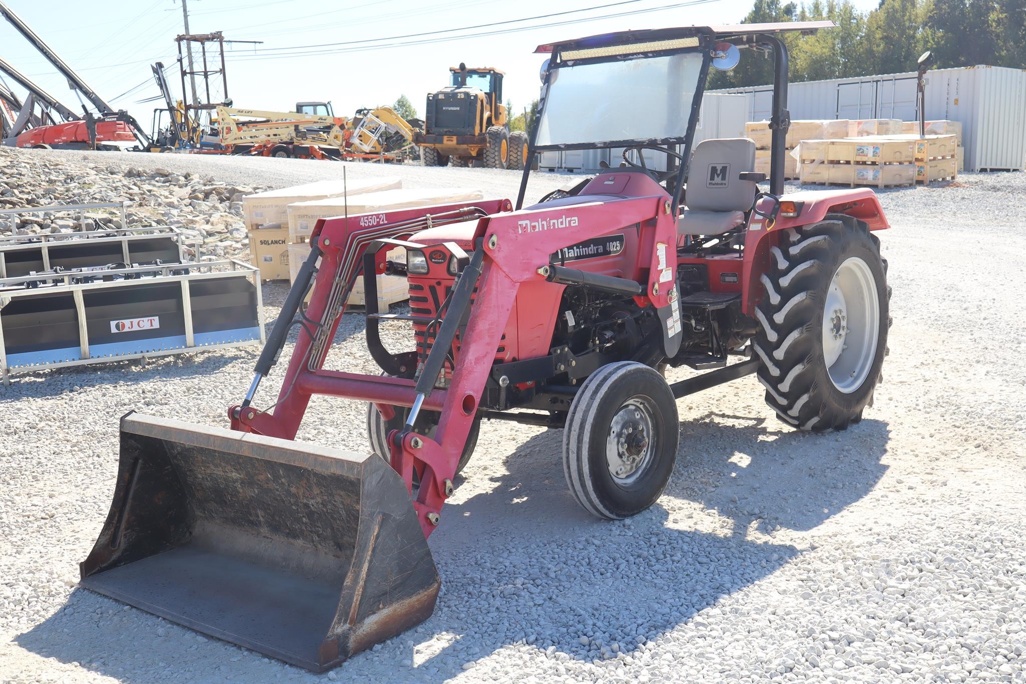 2013 Mahindra 4025