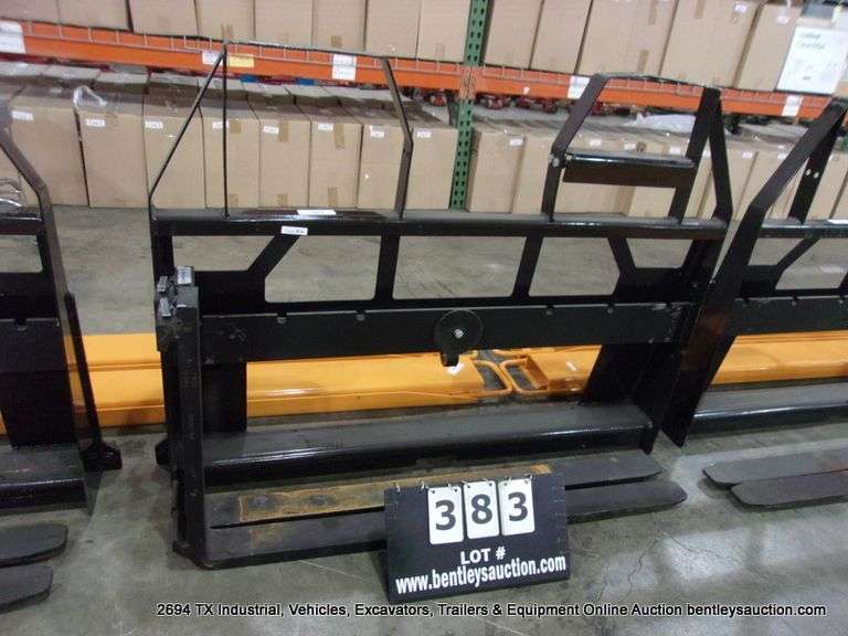 2026 AGT JDCPF42-2200-FF John Deere-mount pallet forks
