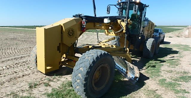 2017 Caterpillar 140M3