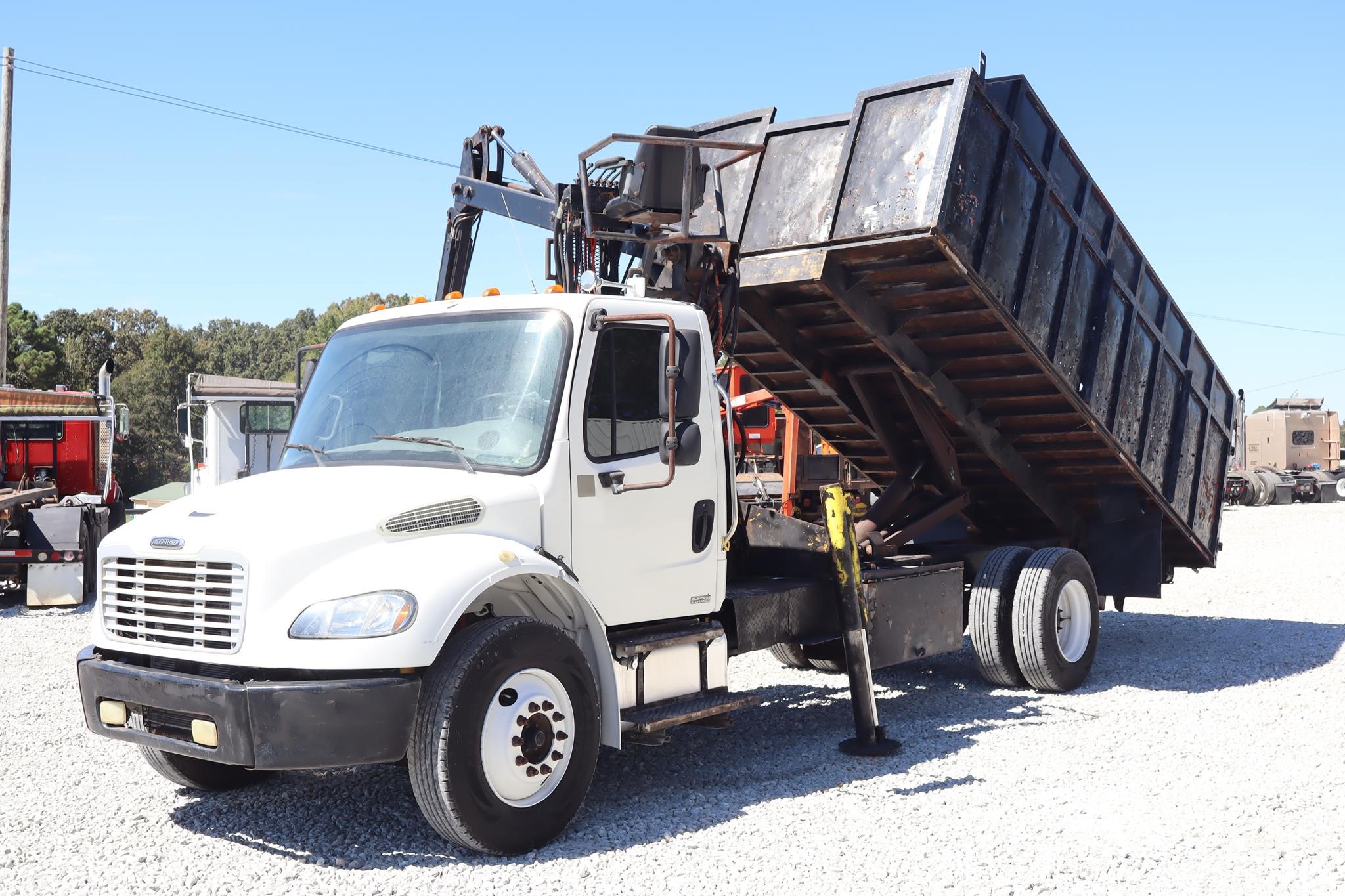 2007 Freightliner Business Class M2 106